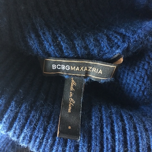 BCBG angora and wool sweater and scarf - Picture 4 of 10